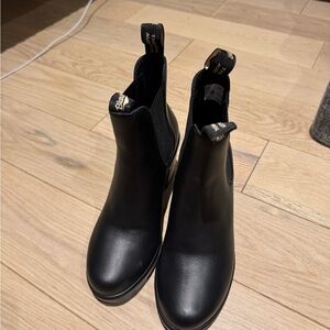 Blundstone high heeled boots size 7.5